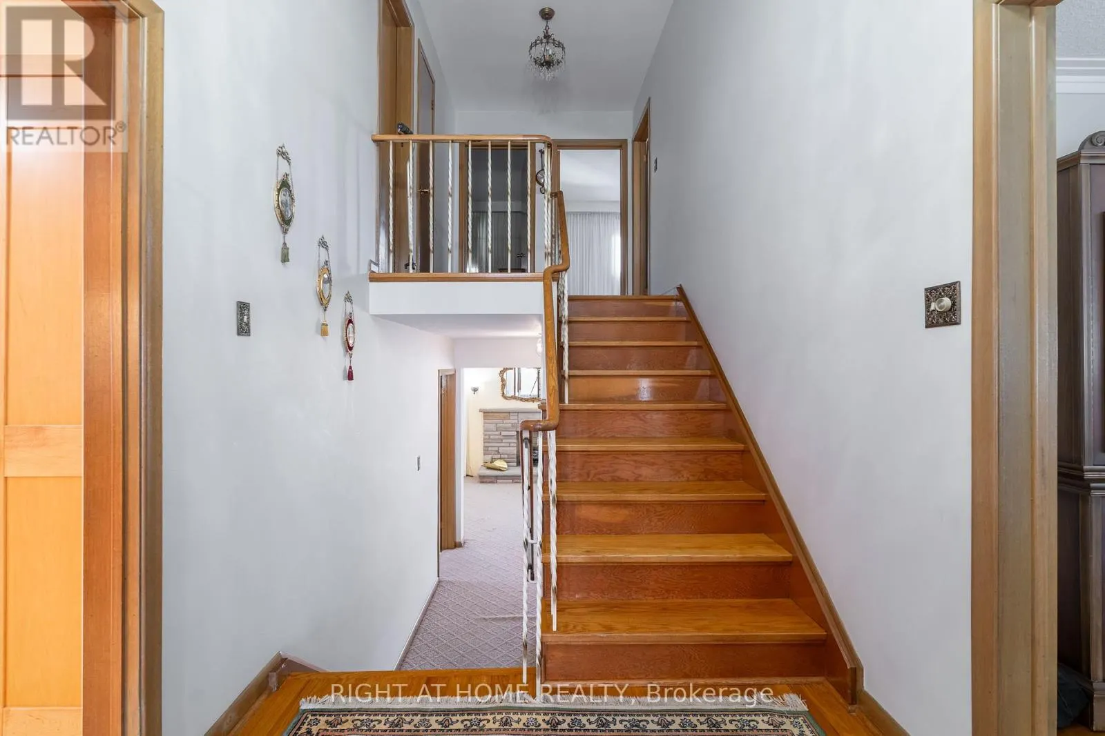 1012 CASTLEFIELD AVENUE