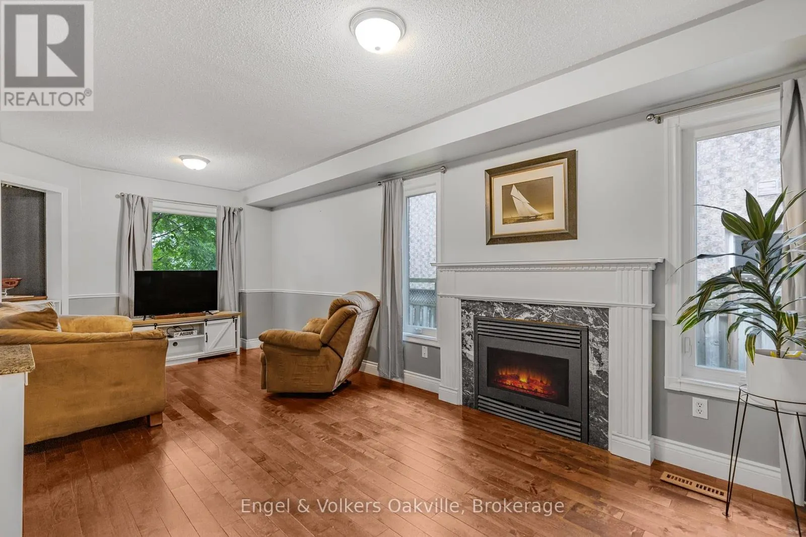 569 PHOEBE CRESCENT