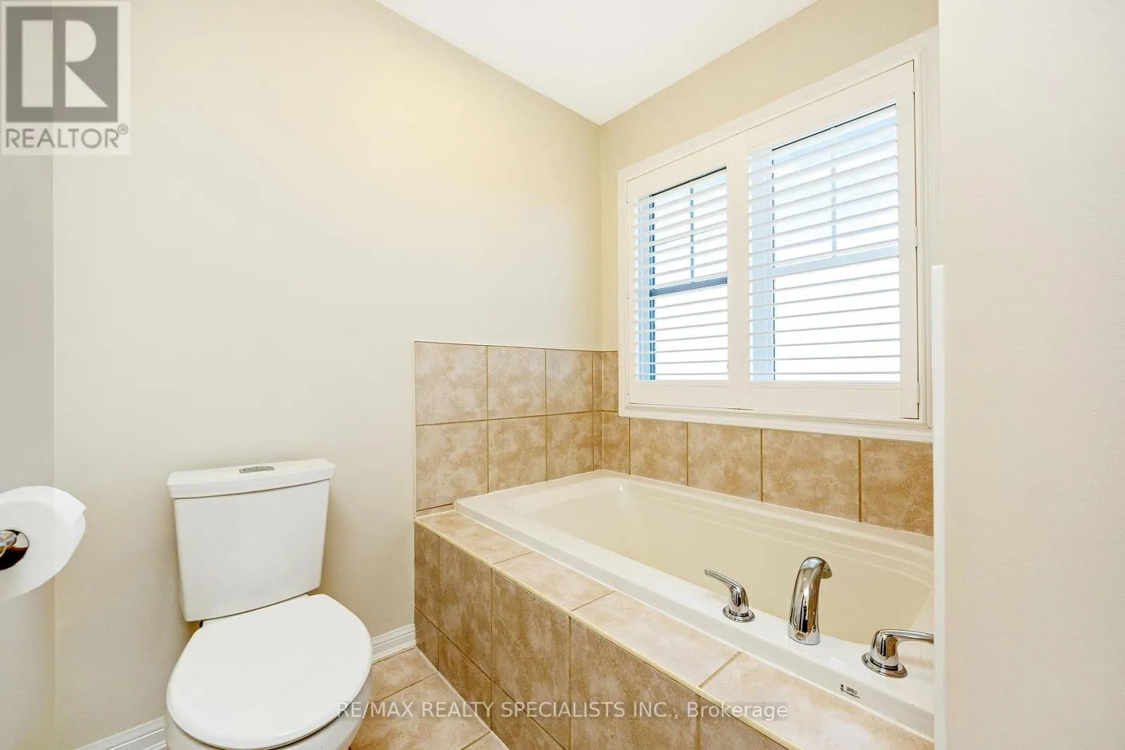 855 FOWLES COURT