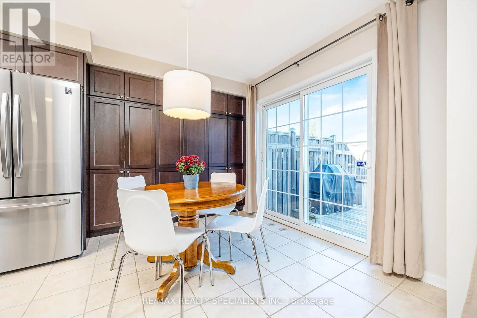 855 FOWLES COURT
