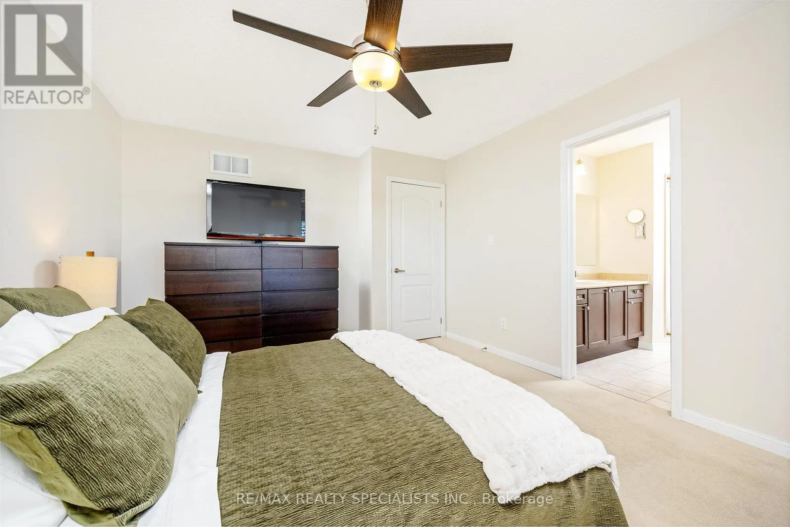 855 FOWLES COURT
