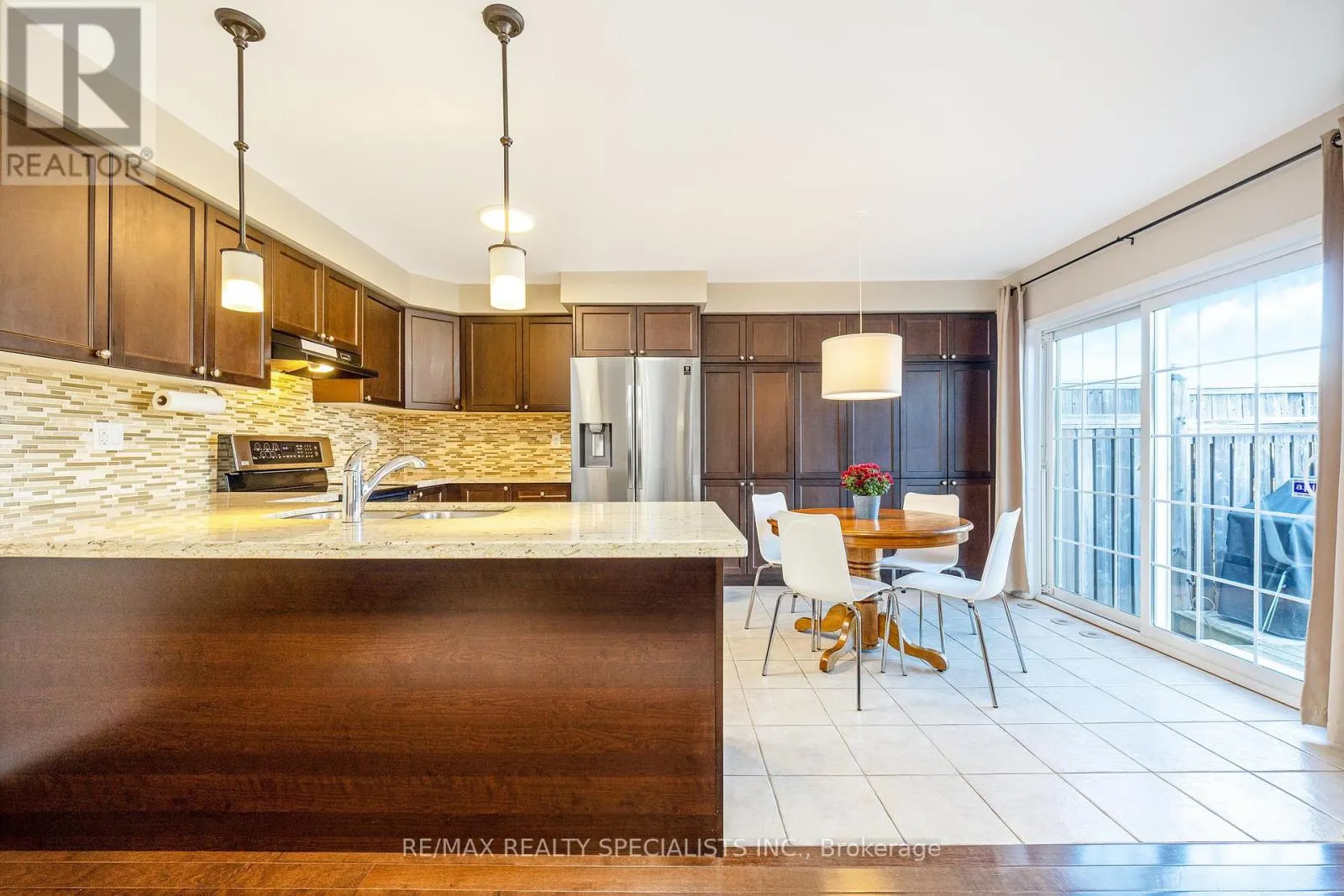 855 FOWLES COURT