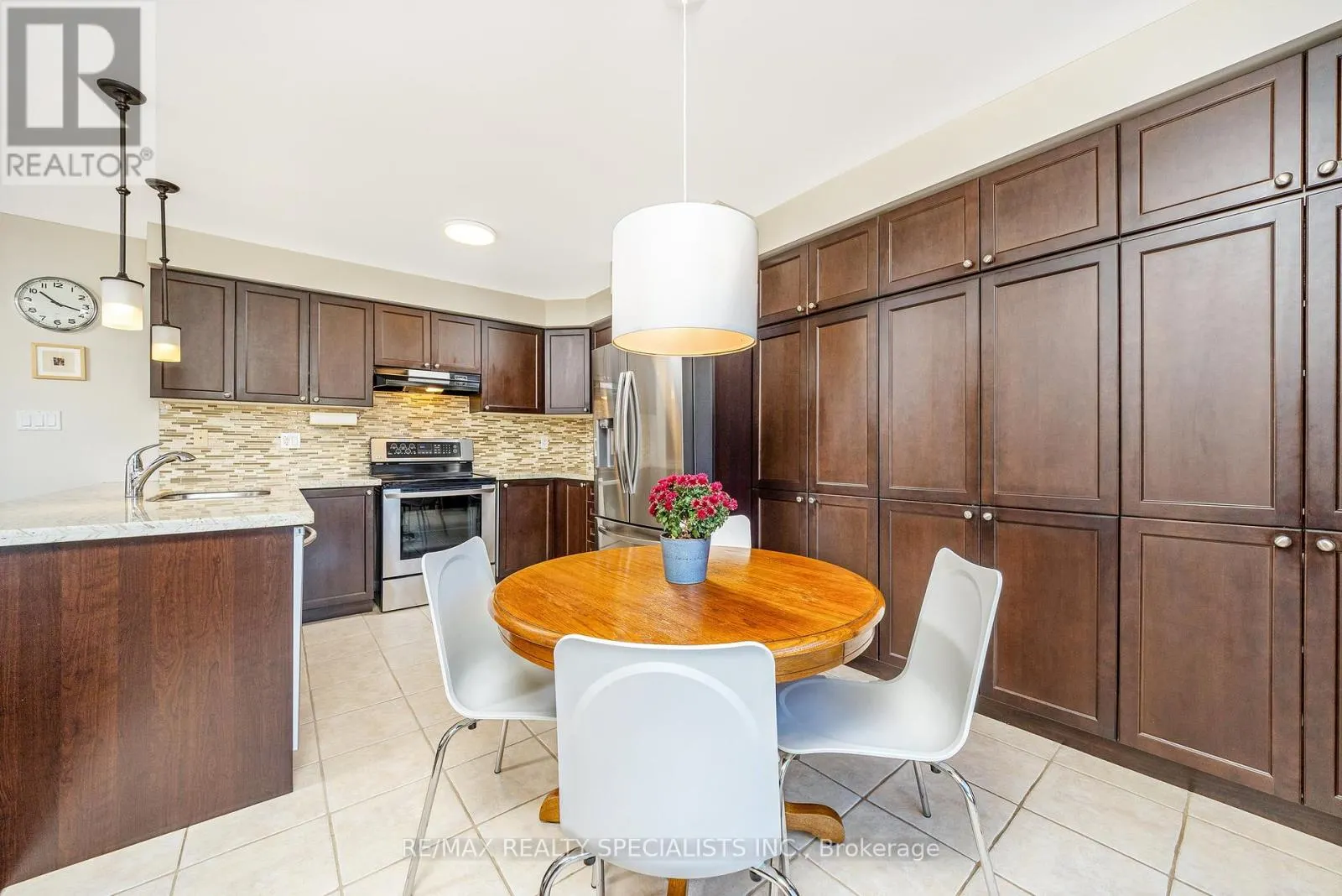 855 FOWLES COURT
