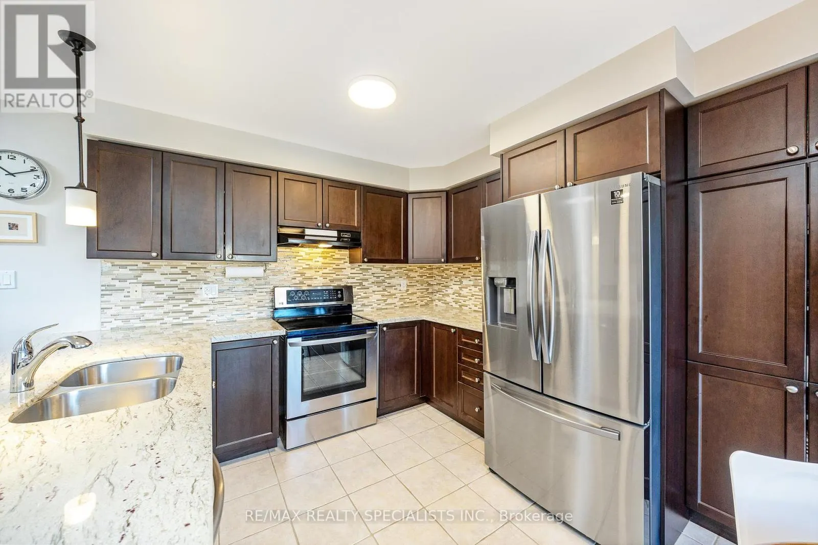 855 FOWLES COURT