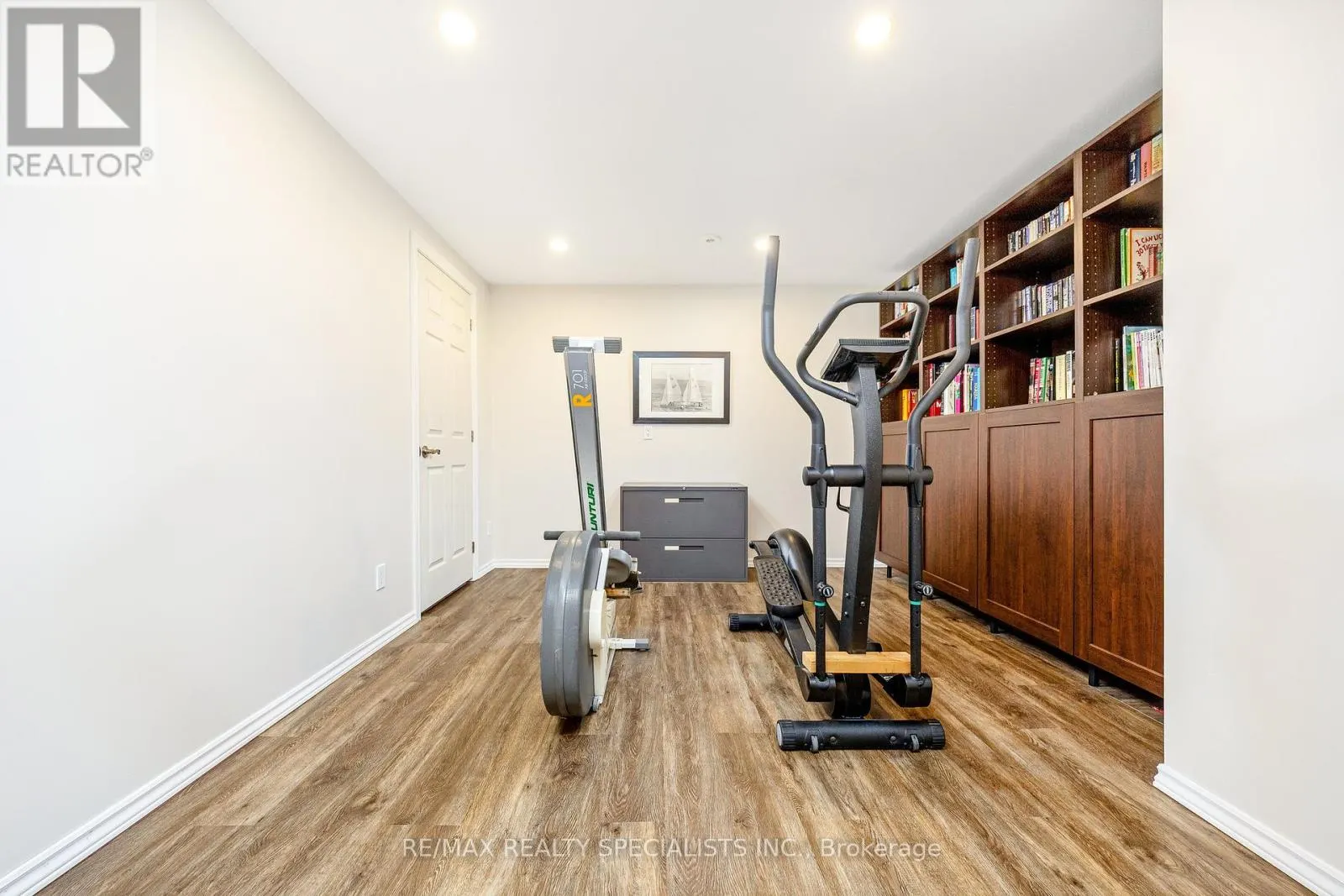 855 FOWLES COURT