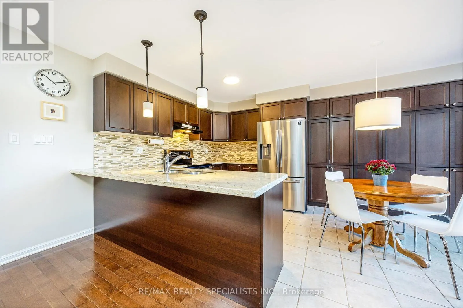855 FOWLES COURT