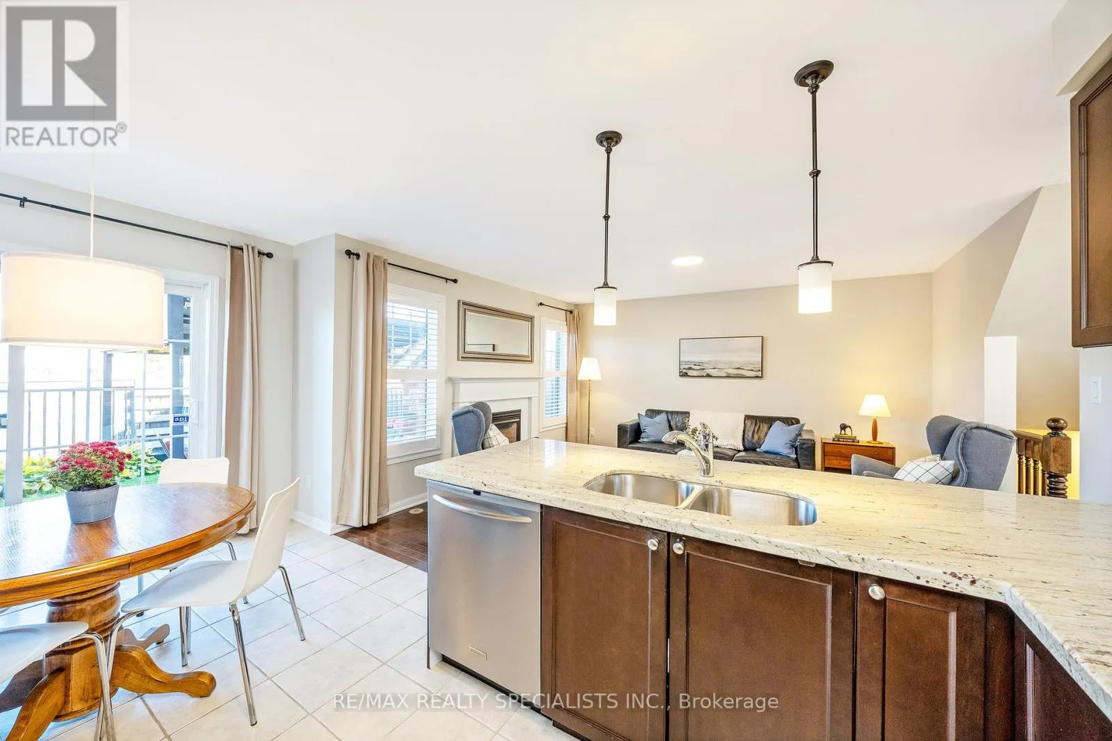 855 FOWLES COURT