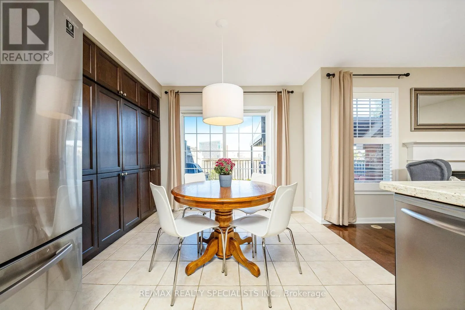 855 FOWLES COURT