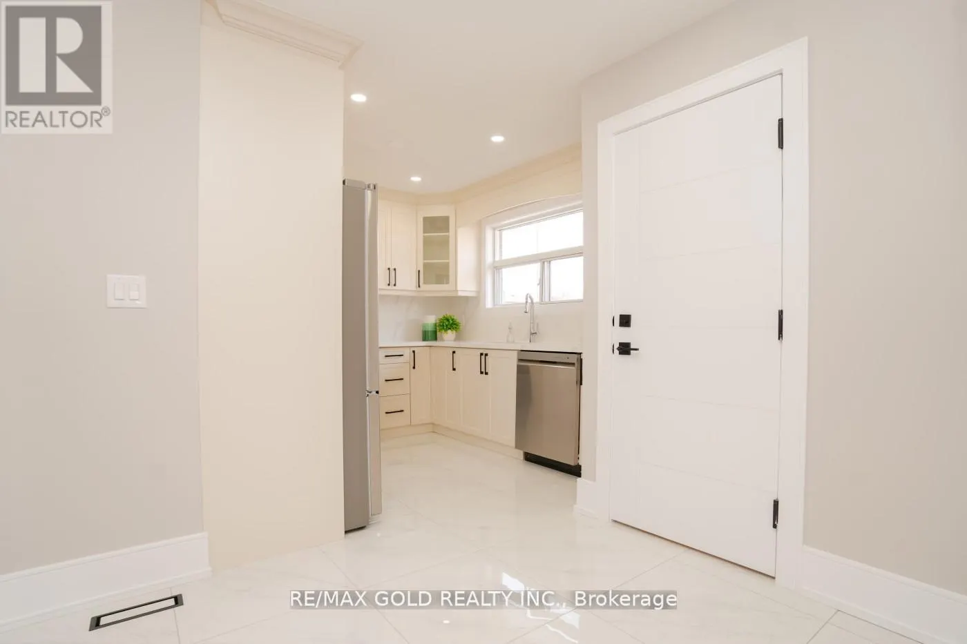 41 DANESBURY CRESCENT