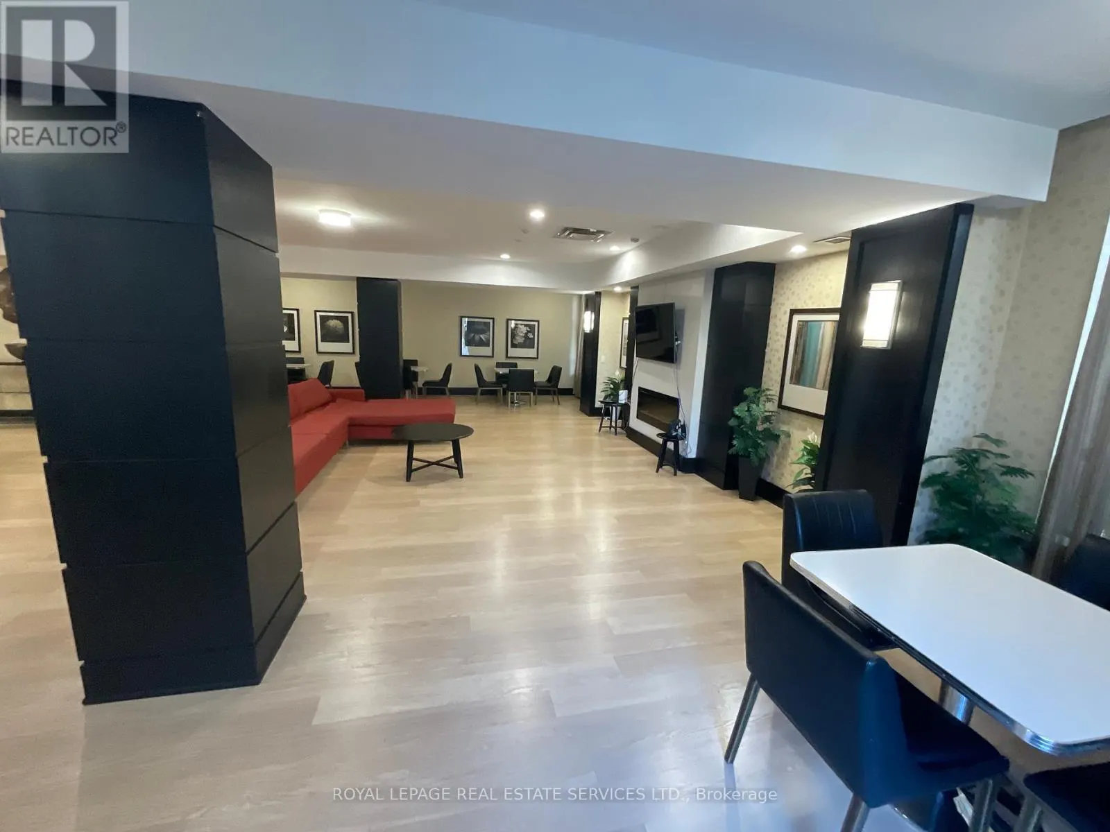 1203 - 55 DE BOERS DRIVE