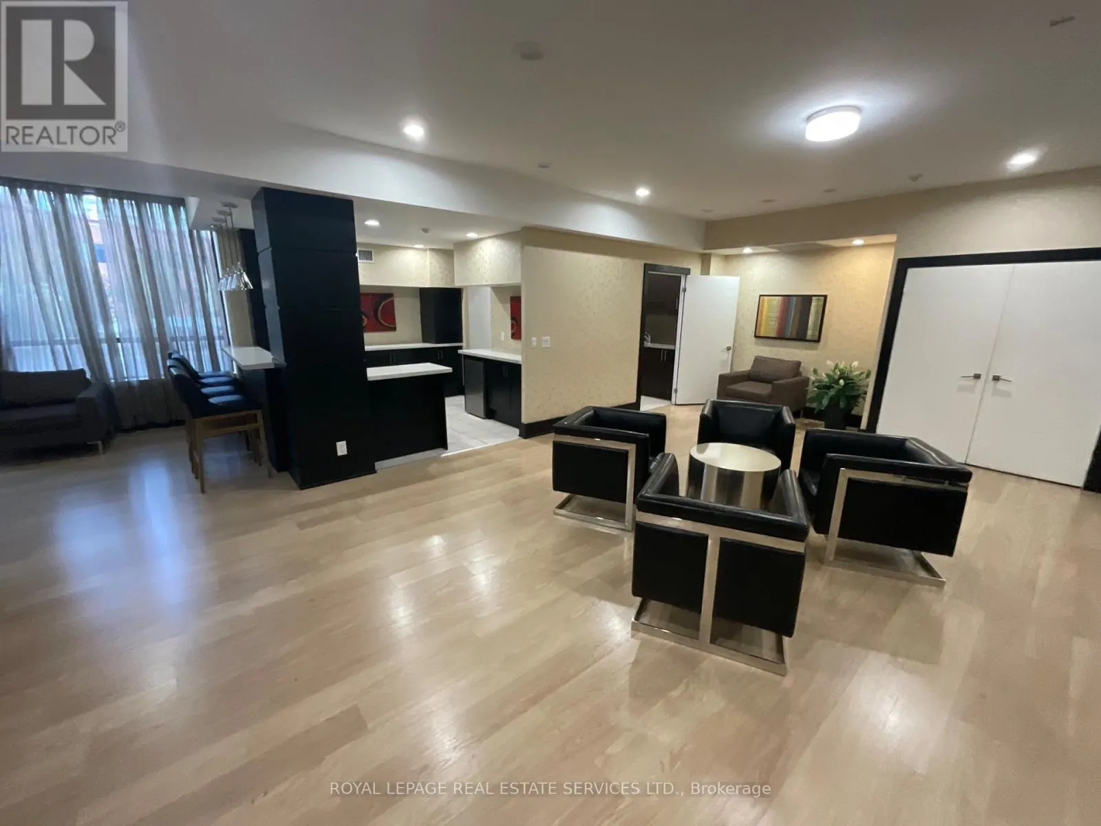 1203 - 55 DE BOERS DRIVE