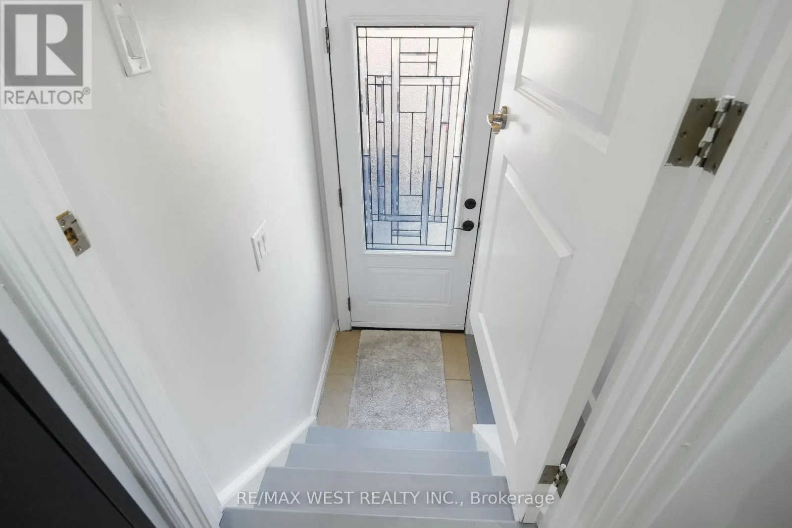 25 SILVERCREST AVENUE