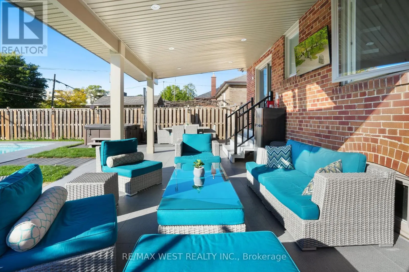 25 SILVERCREST AVENUE