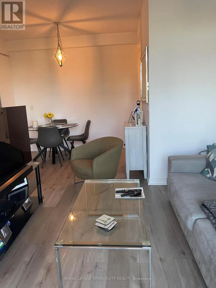 218 - 1135 ROYAL YORK ROAD