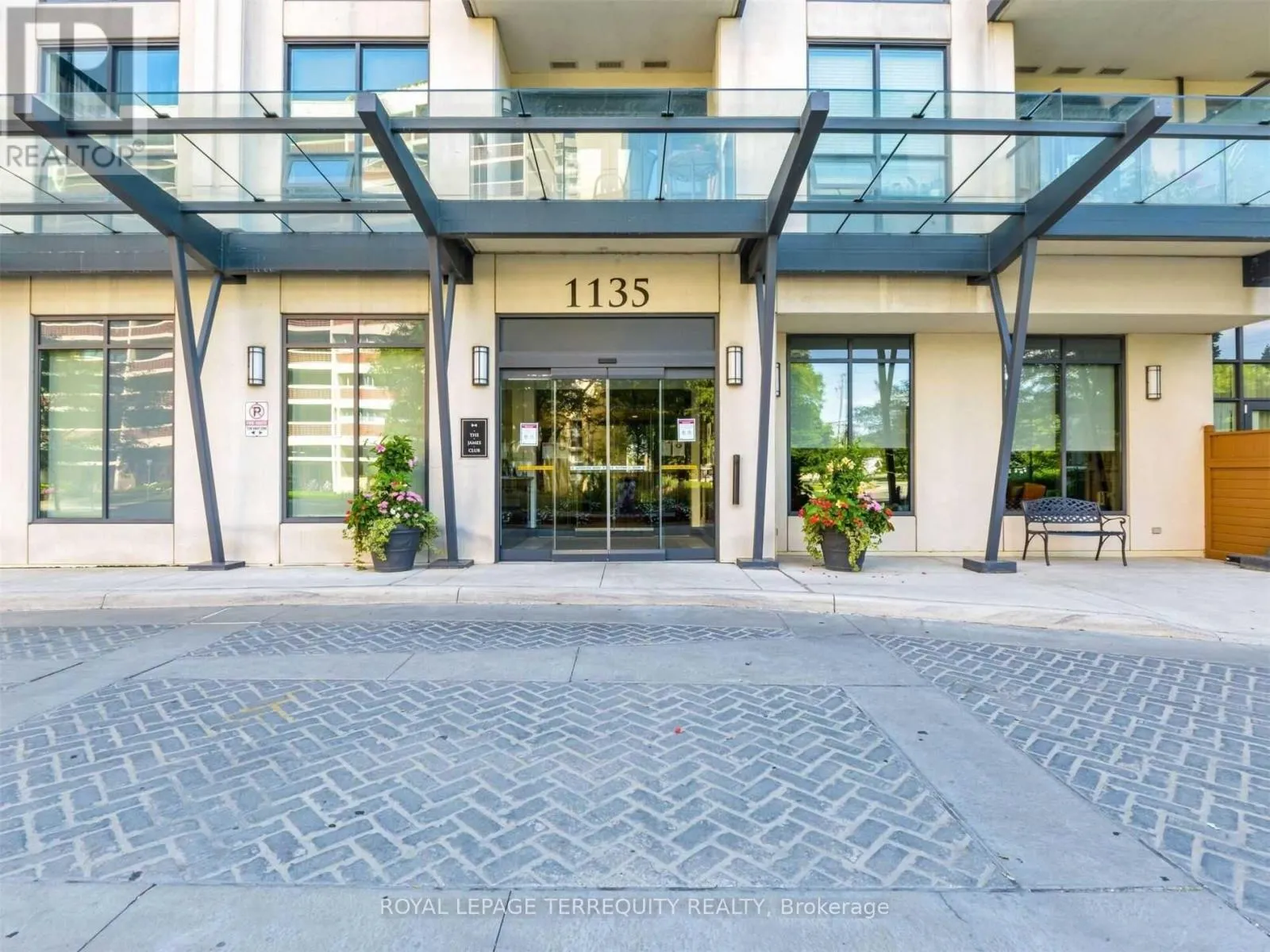 218 - 1135 ROYAL YORK ROAD