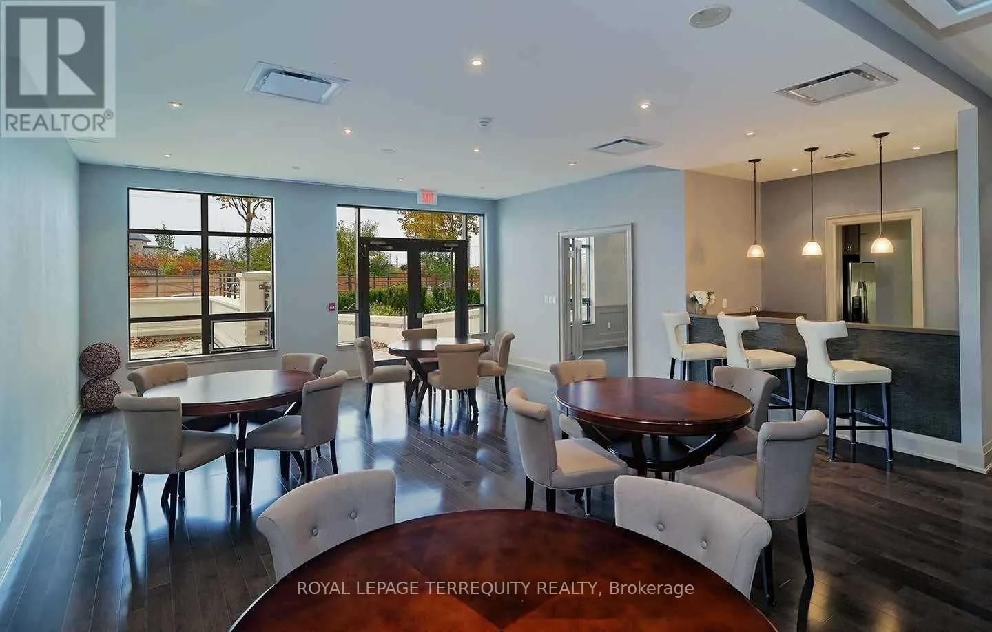 218 - 1135 ROYAL YORK ROAD
