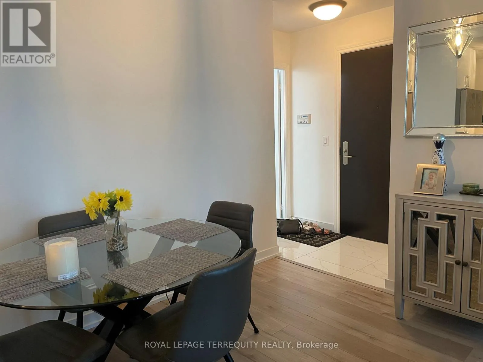 218 - 1135 ROYAL YORK ROAD