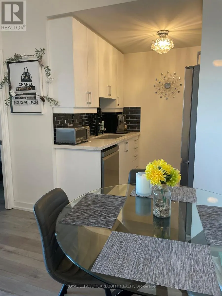218 - 1135 ROYAL YORK ROAD