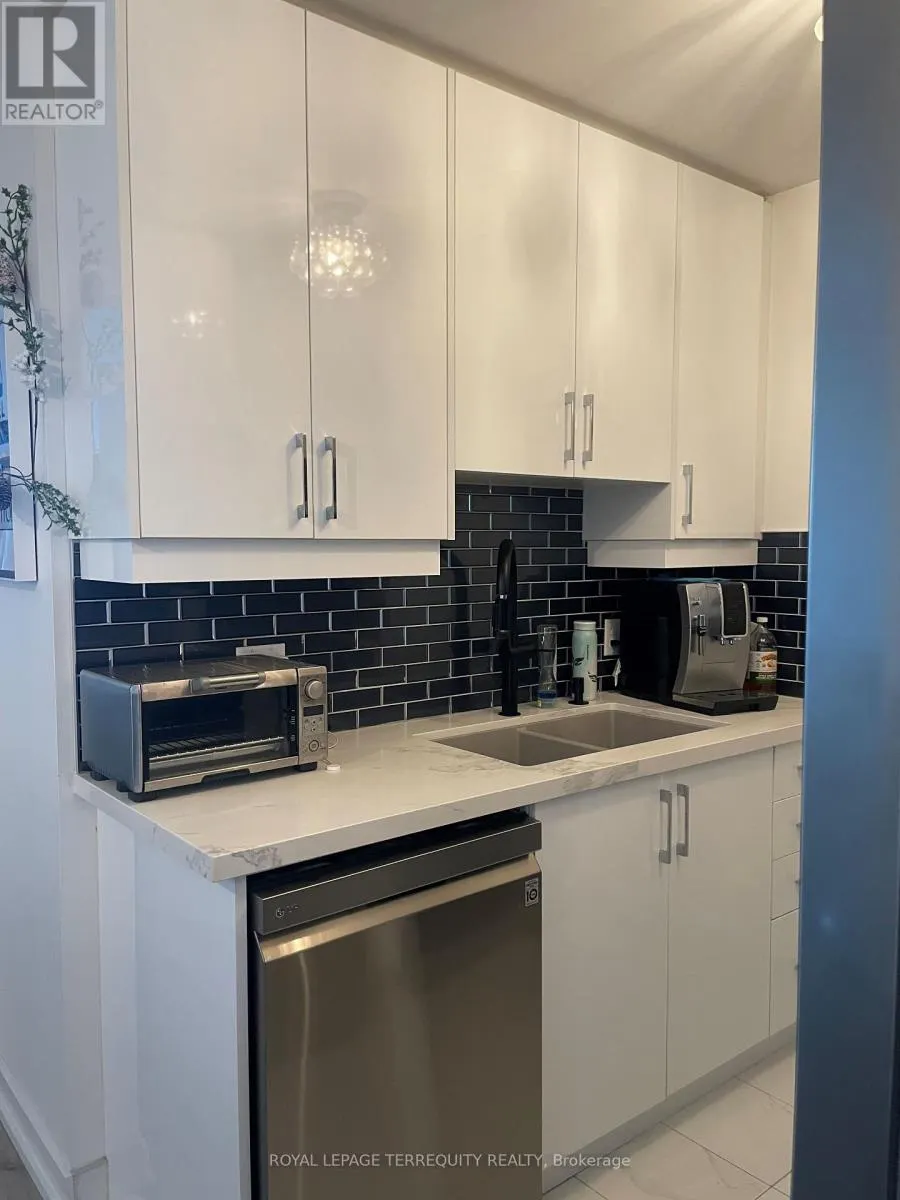 218 - 1135 ROYAL YORK ROAD