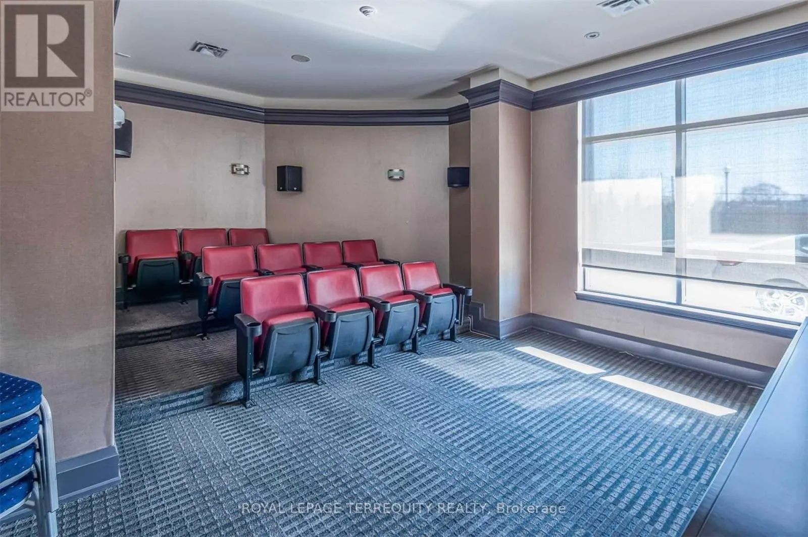 218 - 1135 ROYAL YORK ROAD