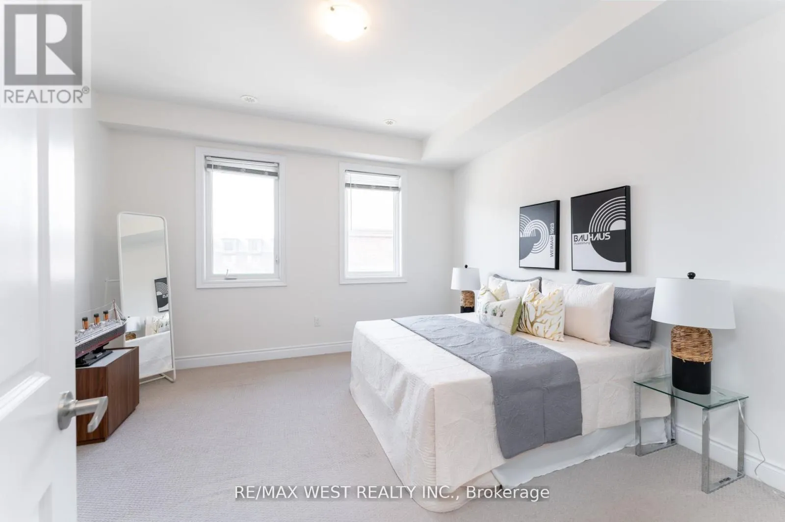 19 - 2172 TRAFALGAR ROAD