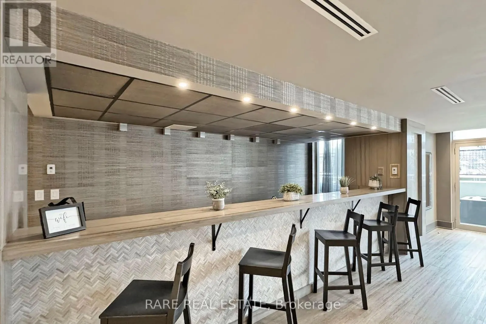 402 - 1638 BLOOR STREET W