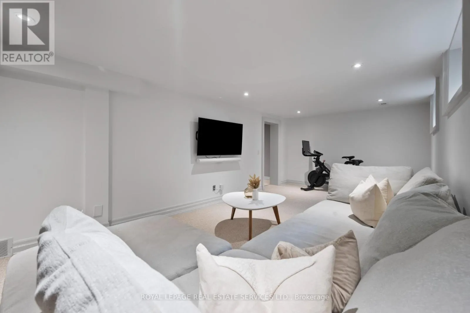 244 THE KINGSWAY