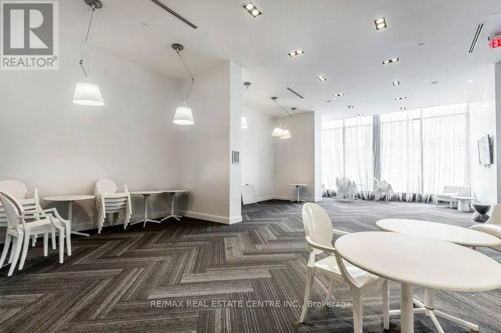 1712 - 90 PARKLAWN ROAD
