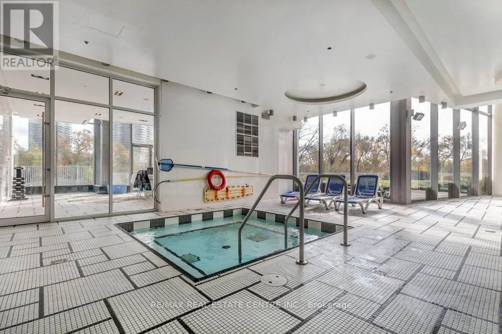 1712 - 90 PARKLAWN ROAD