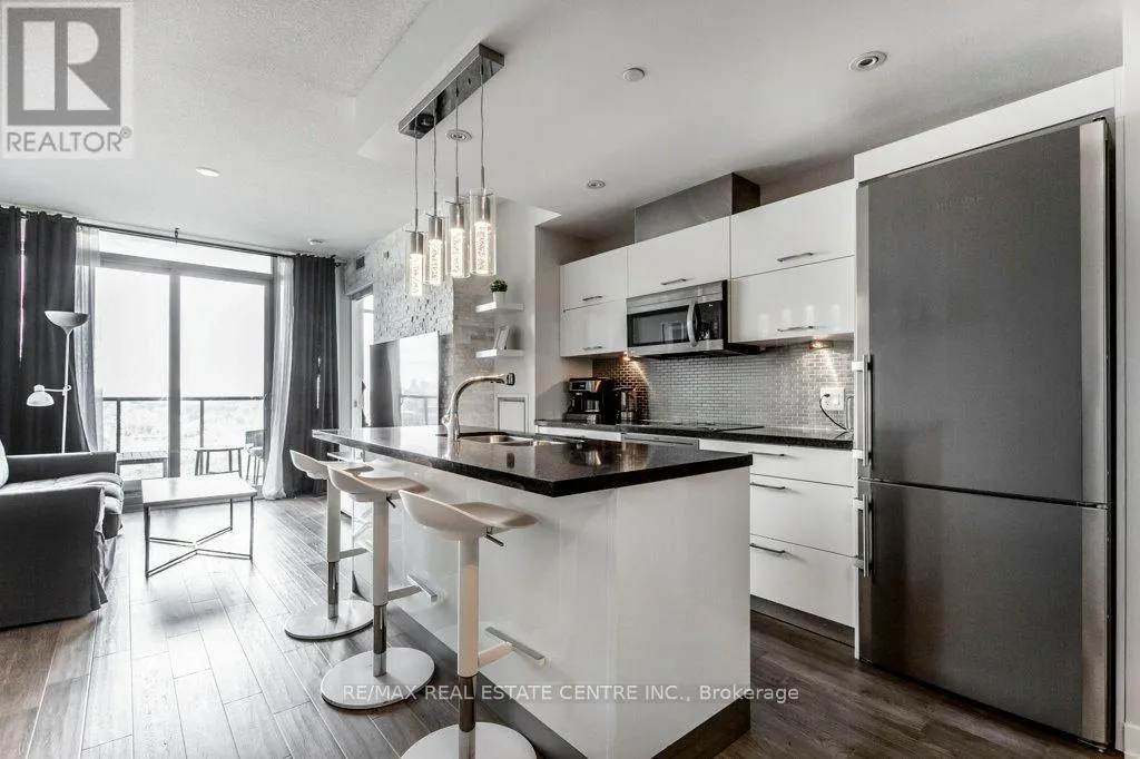 1712 - 90 PARKLAWN ROAD