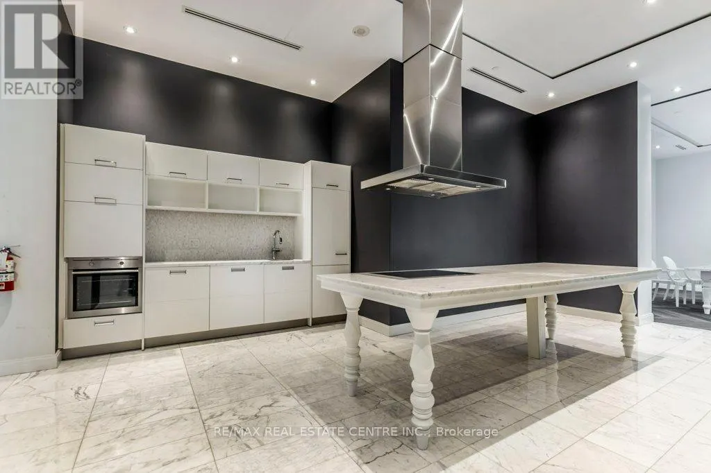 1712 - 90 PARKLAWN ROAD