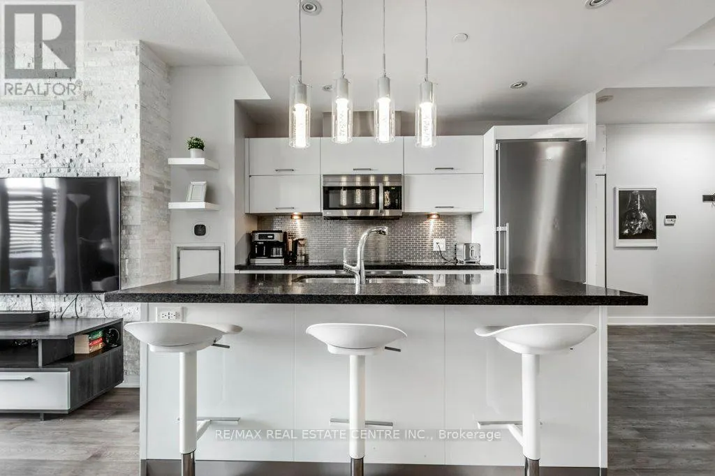 1712 - 90 PARKLAWN ROAD