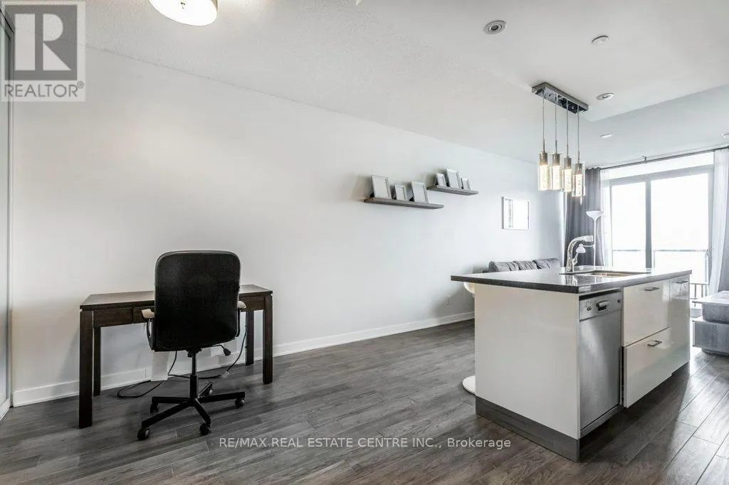 1712 - 90 PARKLAWN ROAD