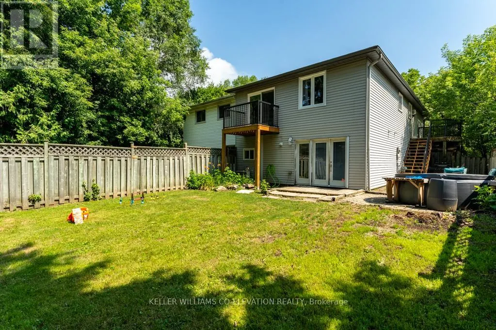 1555 NEWLANDS CRESCENT