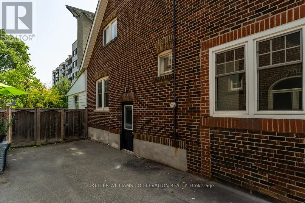 39 COURT STREET N