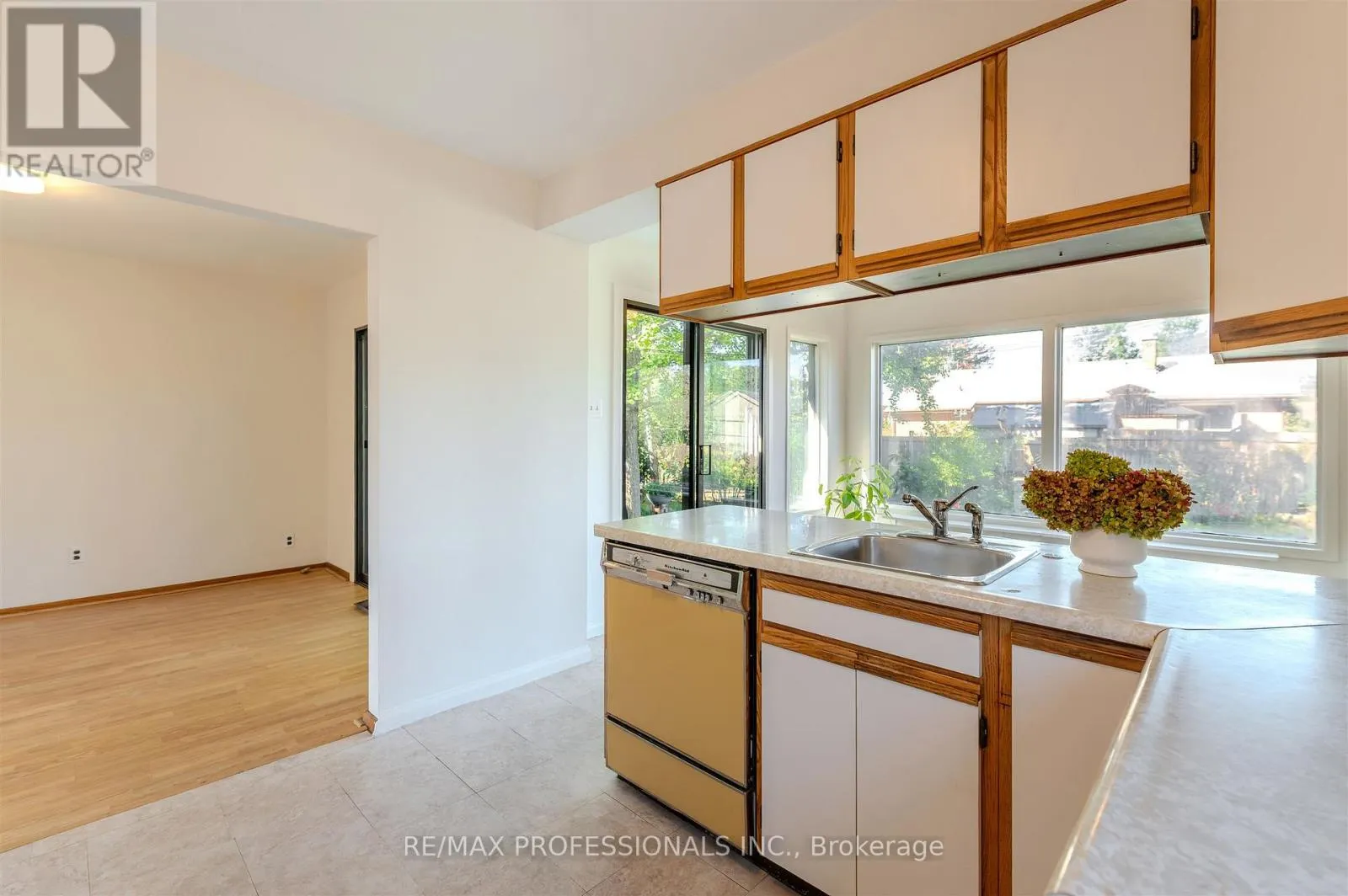 98 AMBLESIDE AVENUE