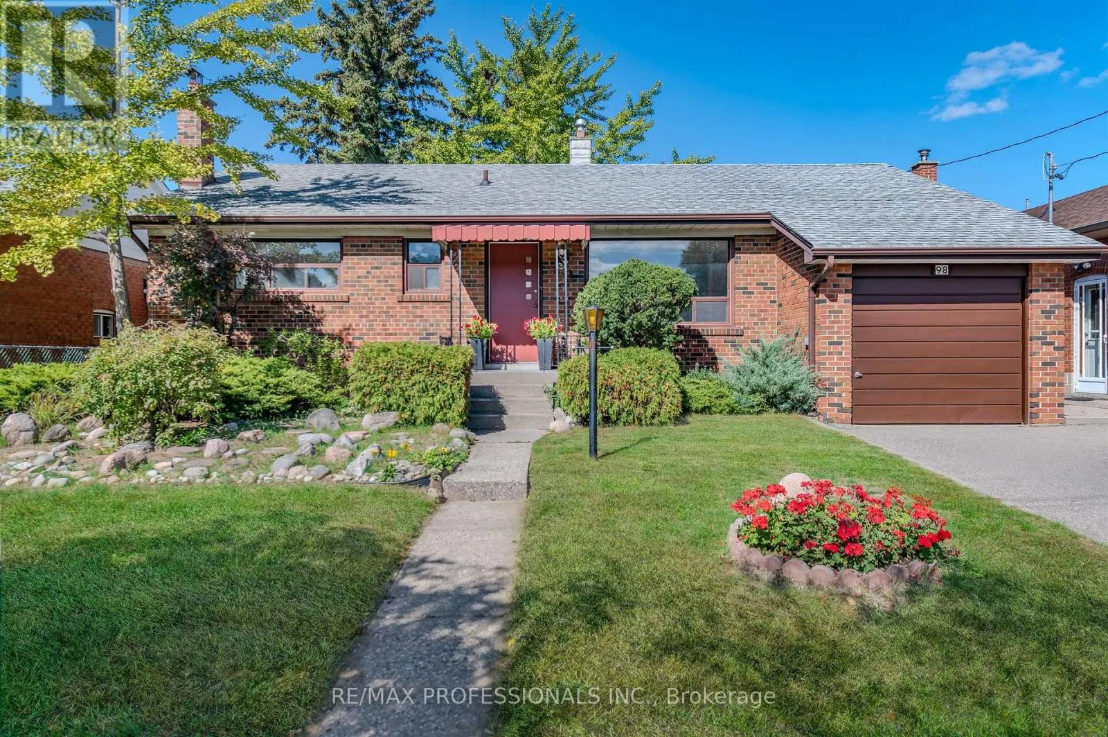98 AMBLESIDE AVENUE
