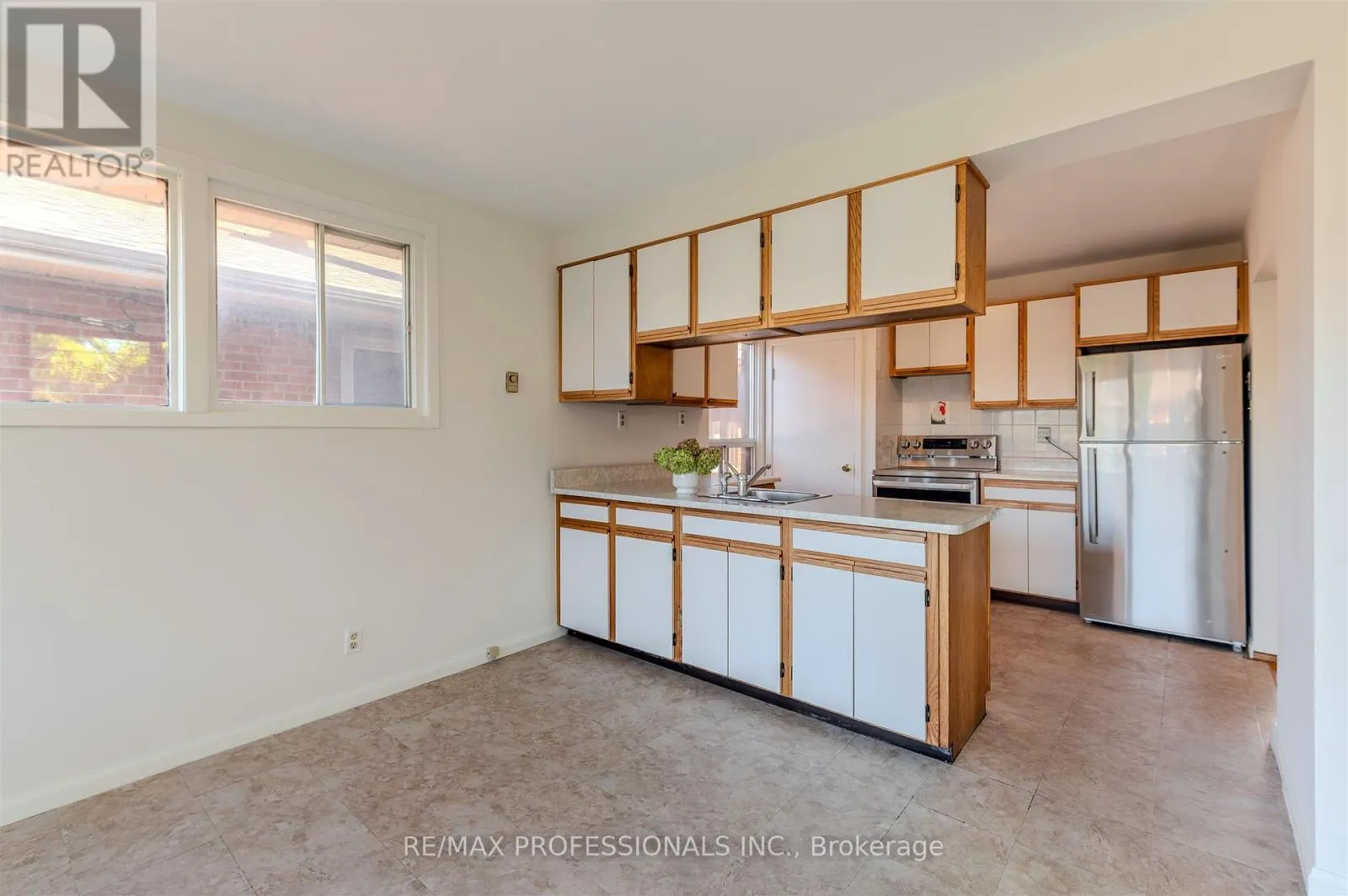 98 AMBLESIDE AVENUE