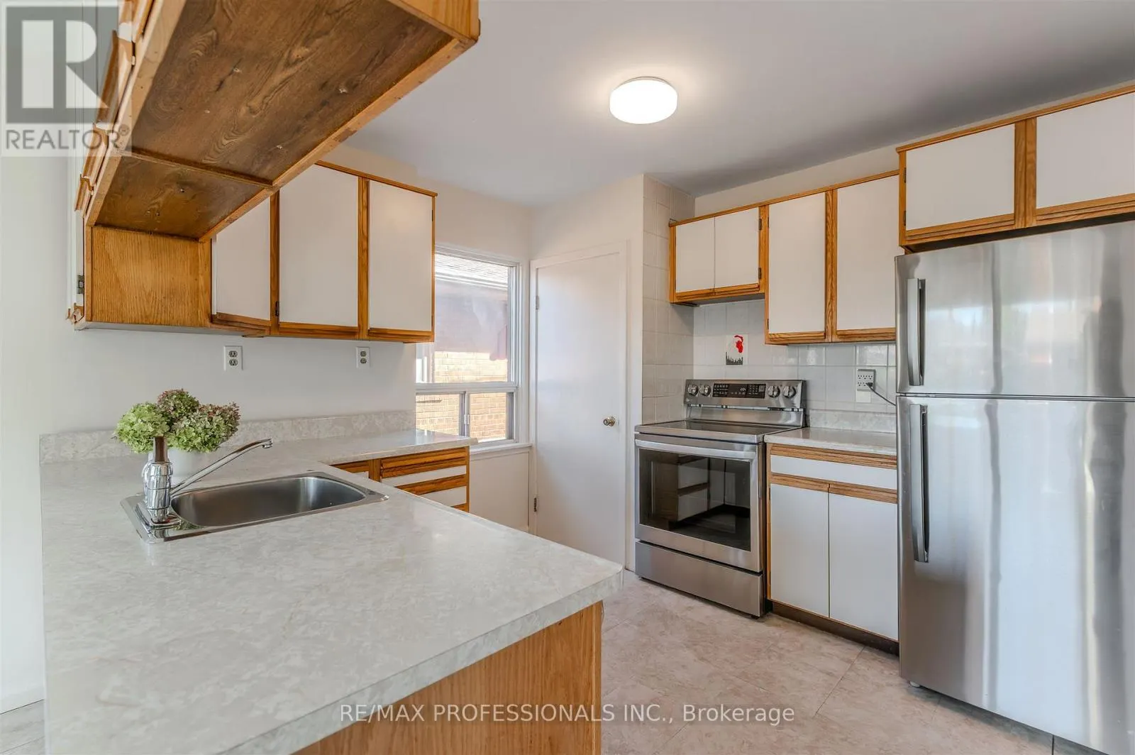 98 AMBLESIDE AVENUE