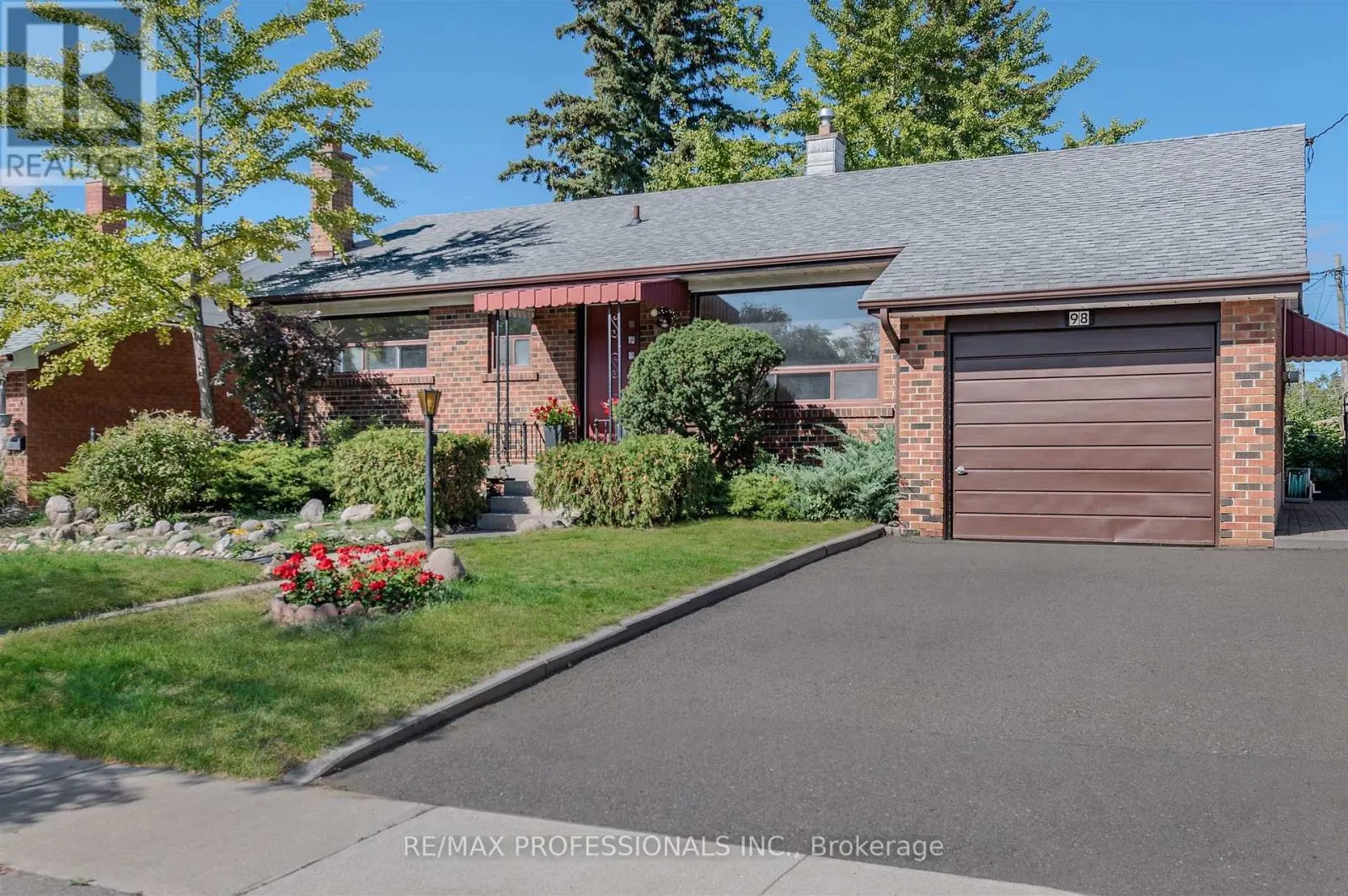 98 AMBLESIDE AVENUE