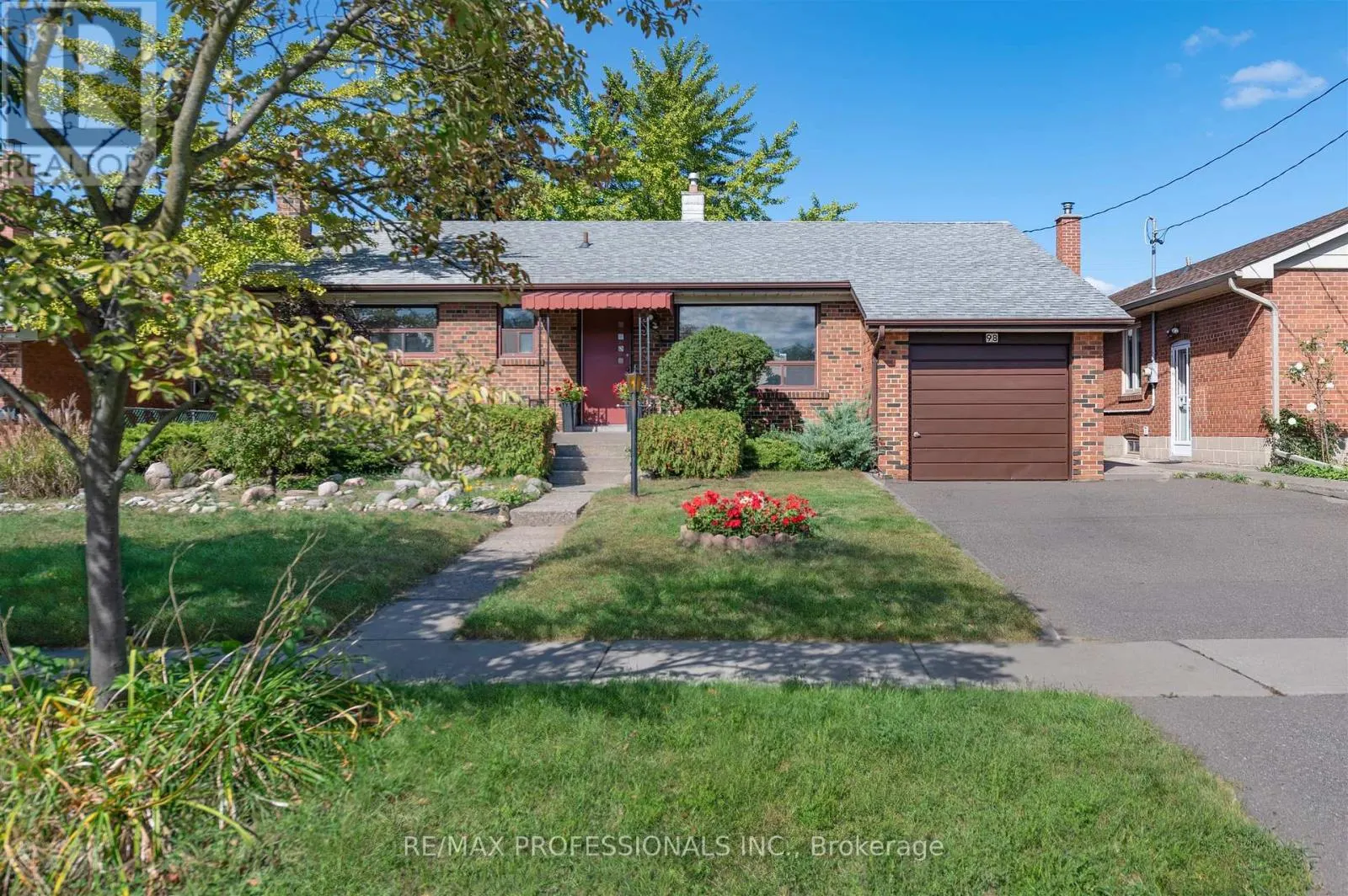98 AMBLESIDE AVENUE