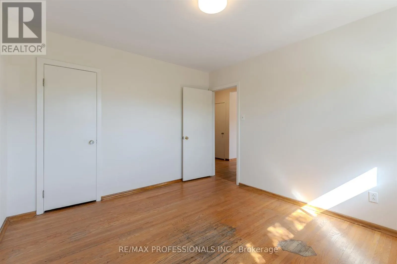 98 AMBLESIDE AVENUE
