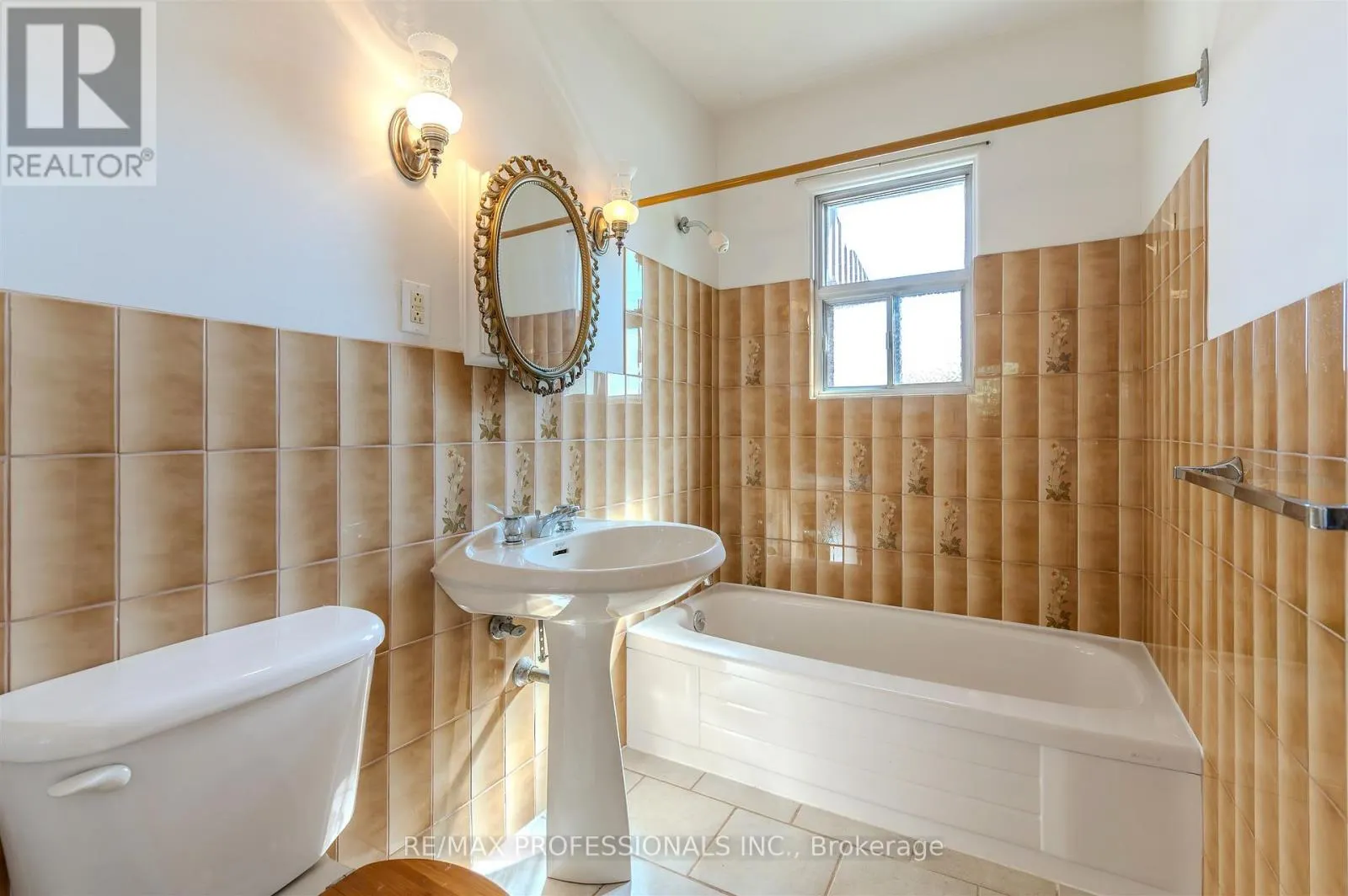 98 AMBLESIDE AVENUE
