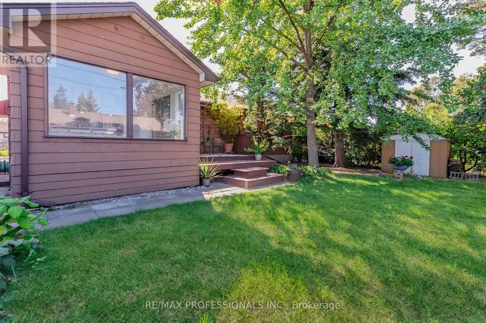 98 AMBLESIDE AVENUE