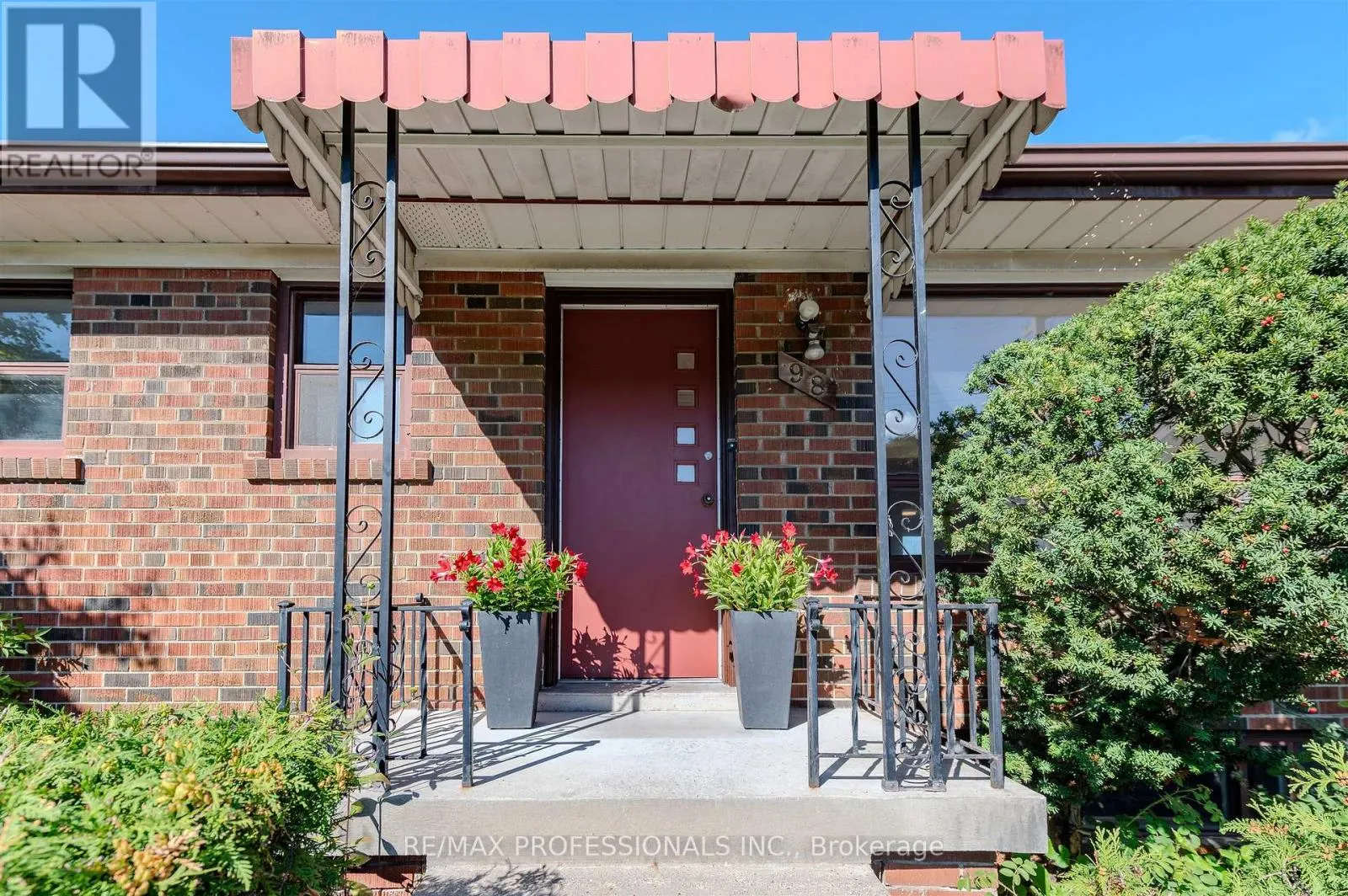 98 AMBLESIDE AVENUE