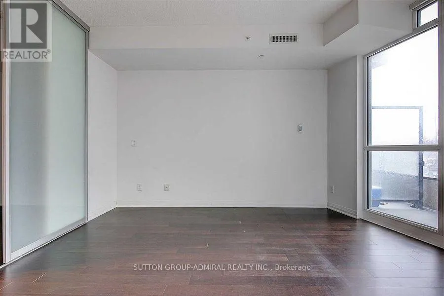 306B - 60 ANNIE CRAIG DRIVE