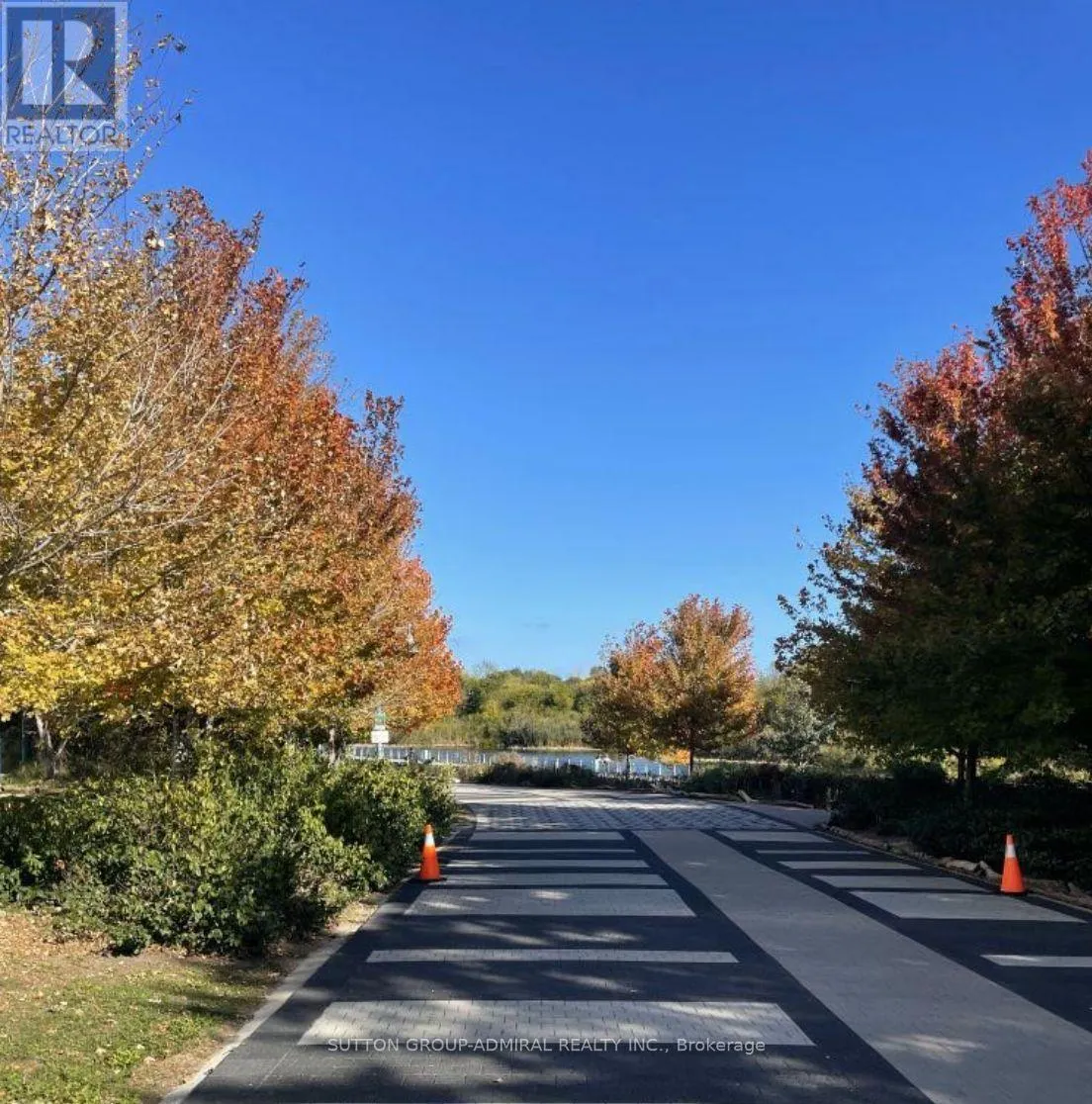 306B - 60 ANNIE CRAIG DRIVE