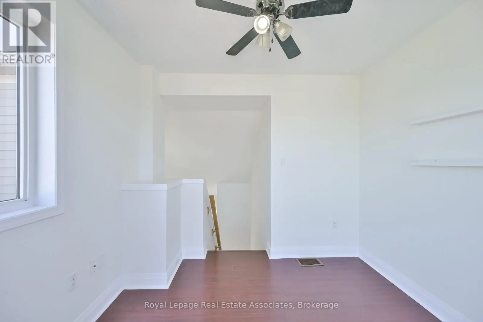 3 - 575 DUNDAS STREET