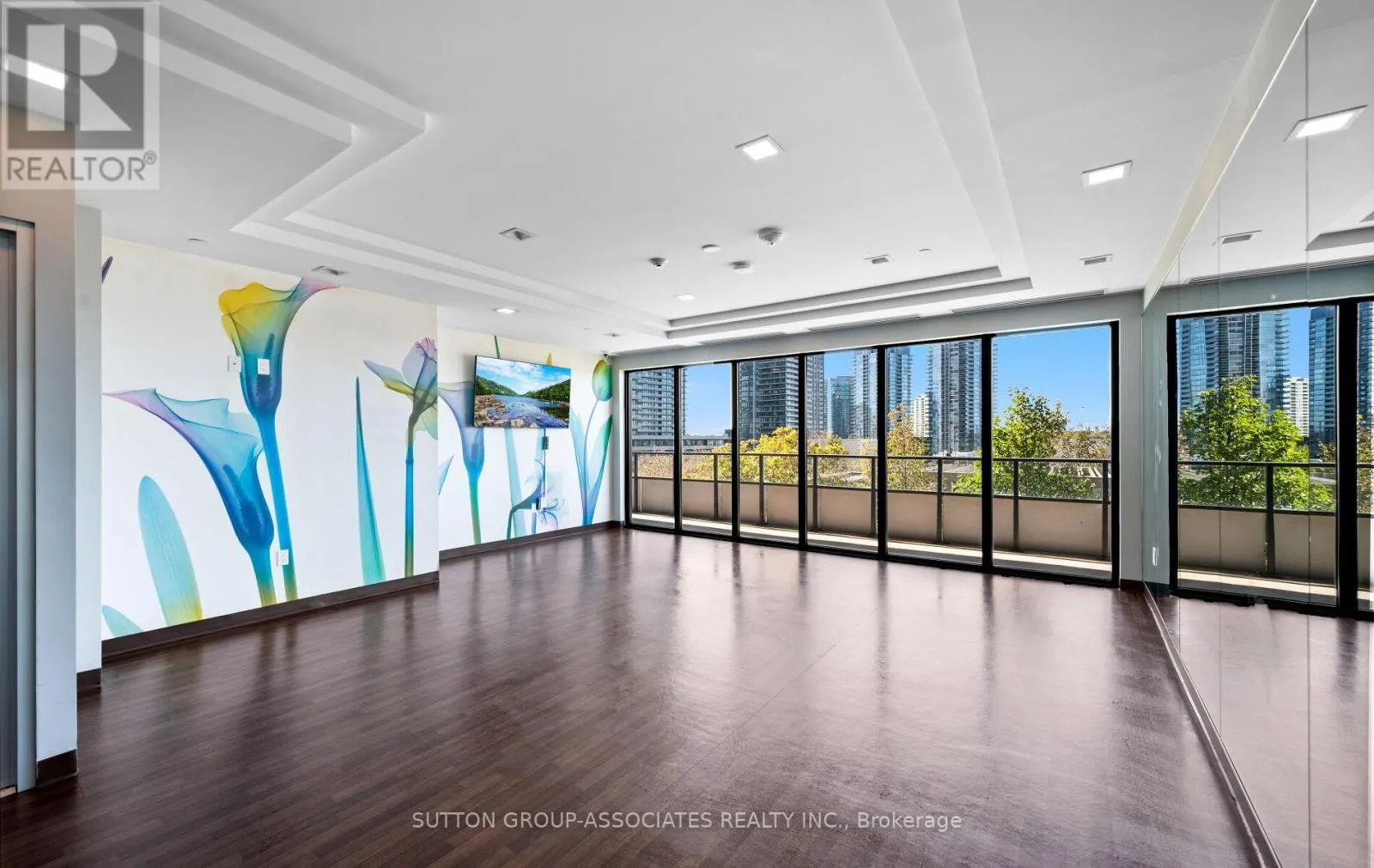 703 - 20 SHORE BREEZE DRIVE