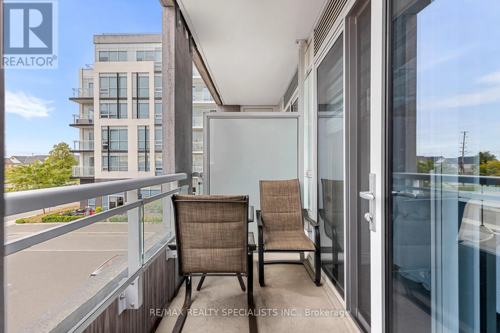 226 - 1050 MAIN STREET E